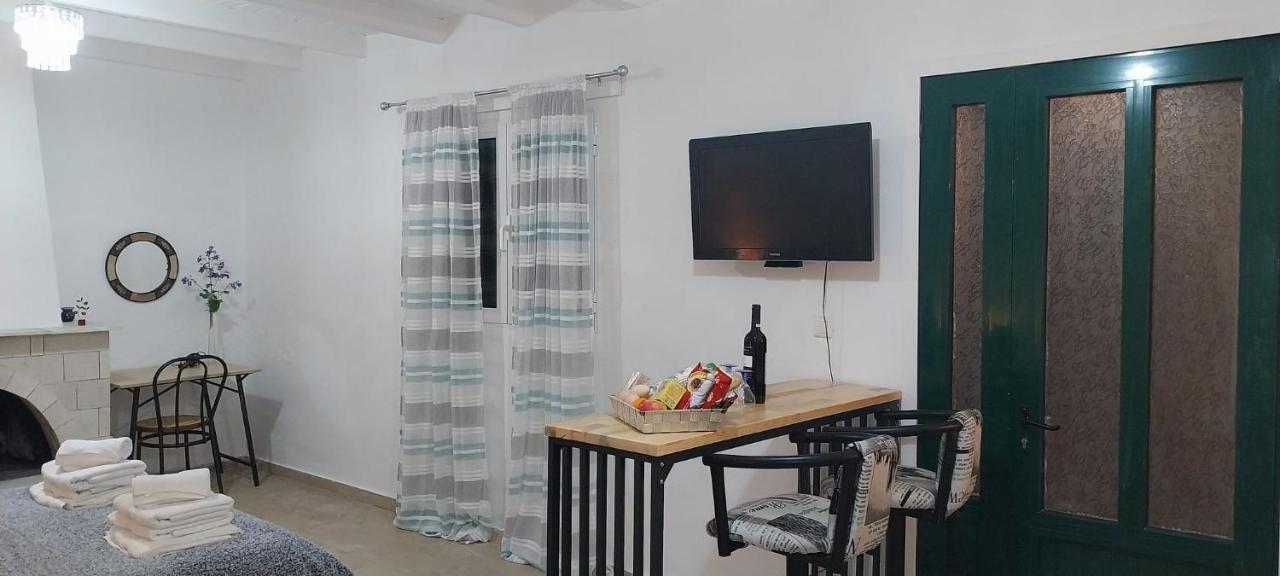 Apartment Lovely In With Its Own Pool Strinilas